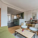 Apartamento 2 Bedroom With Terrace, Near