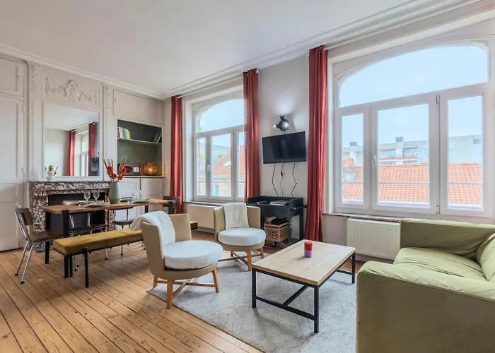 2 Bedroom With Terrace, Near شقة