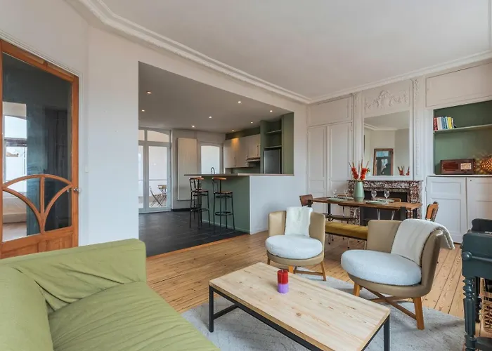 Appartement 2 Bedroom With Terrace, Near